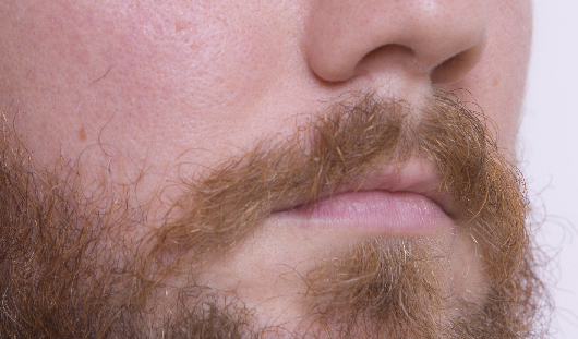 髭が濃い人の画像