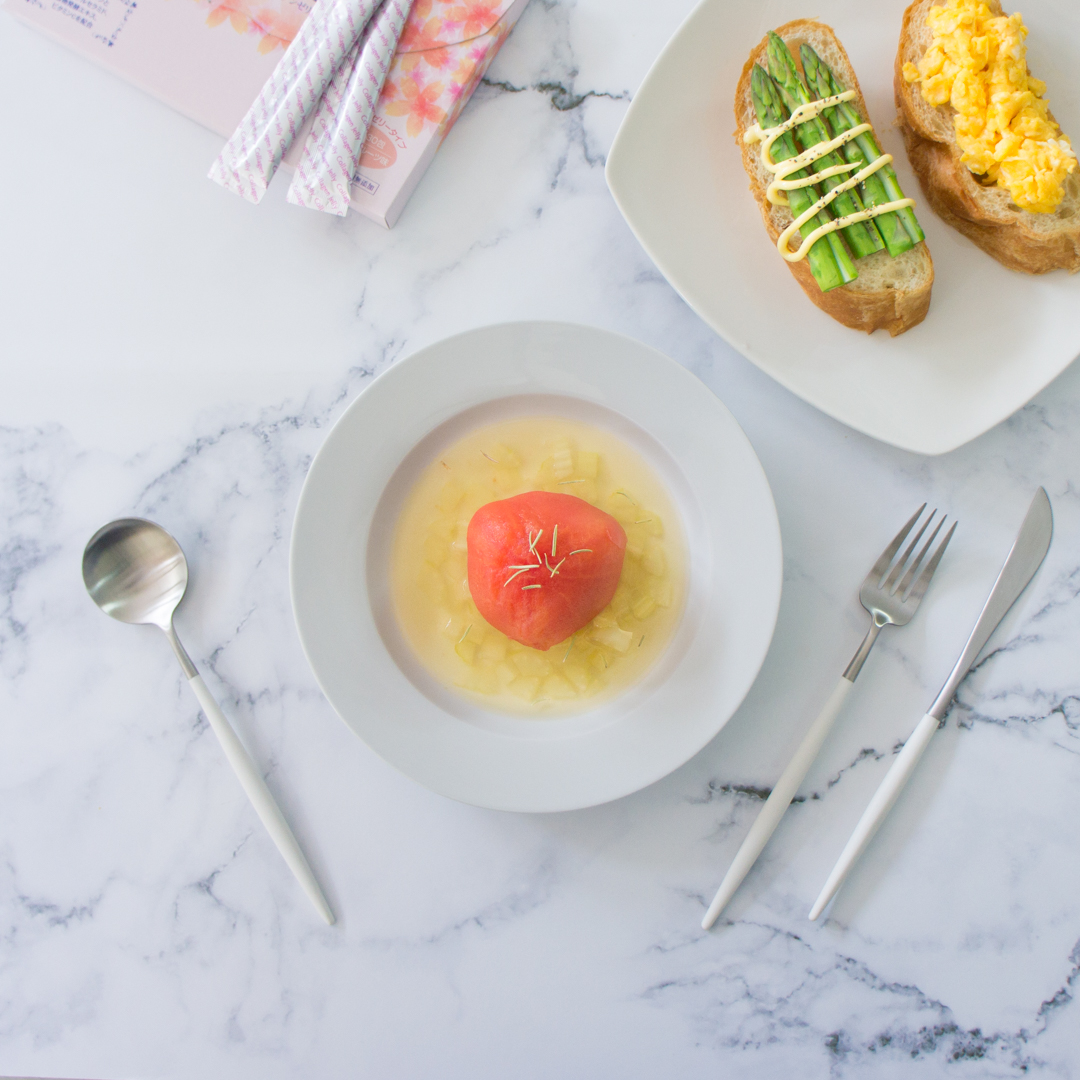 丸ごとトマトのスープの画像